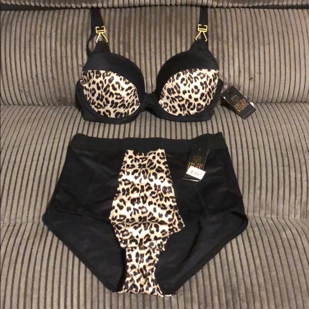 Madonna bra + high waist bottom